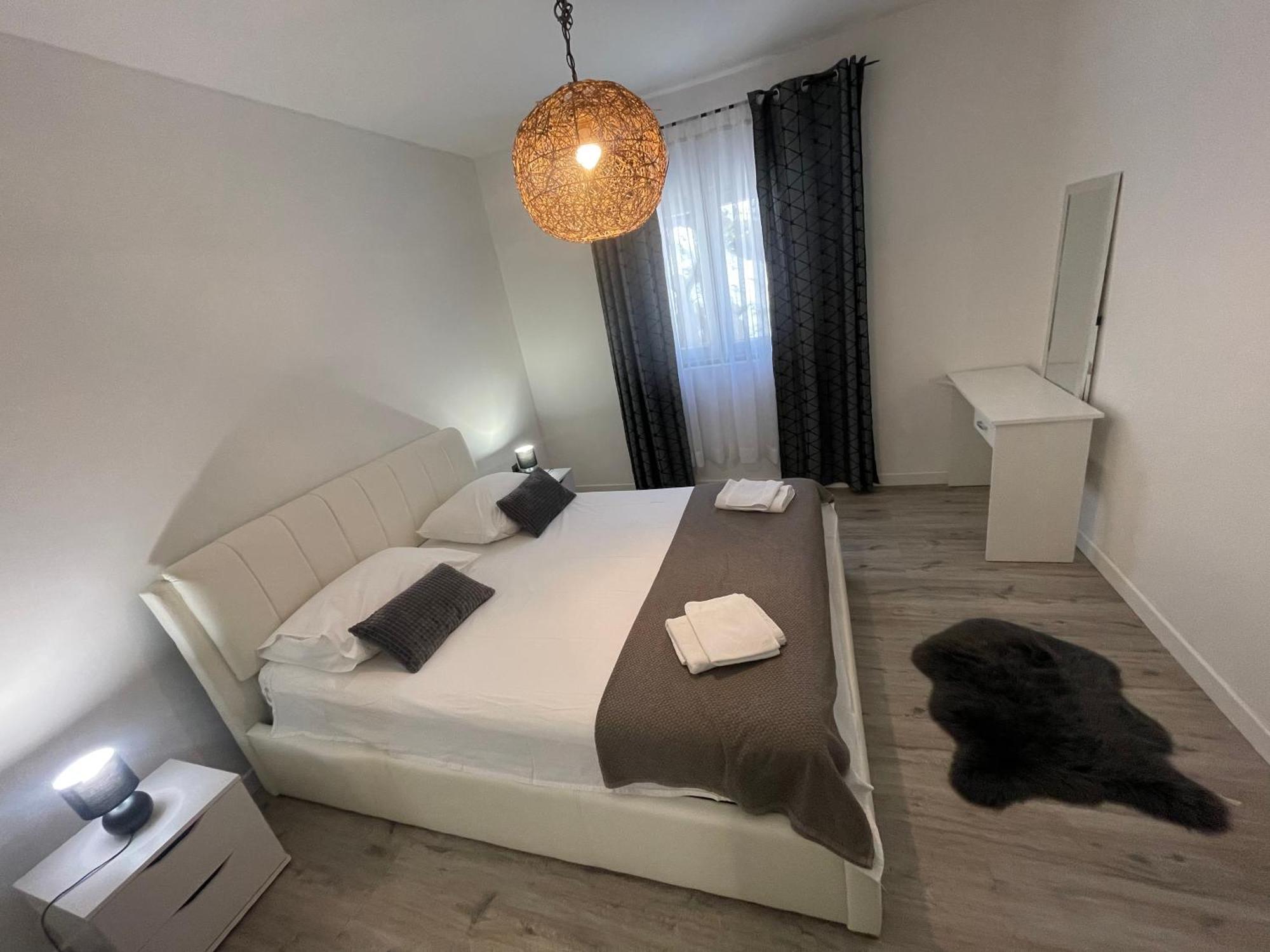 Primus Strbic Apartment *